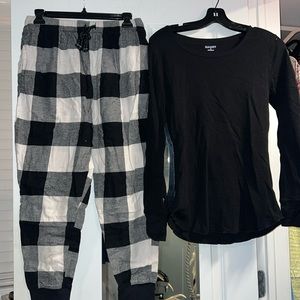 Old navy pajamas small bottoms medium top comes as a unit